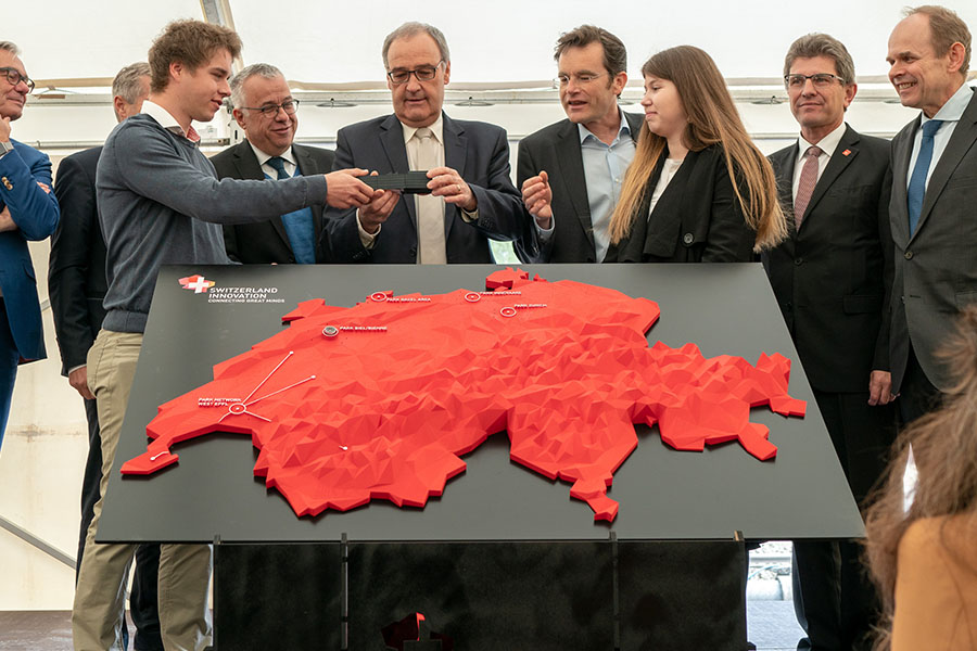 Bundesrat Parmelin setzt Grundstein zum ersten Neubau von Switzerland Innovation in Biel