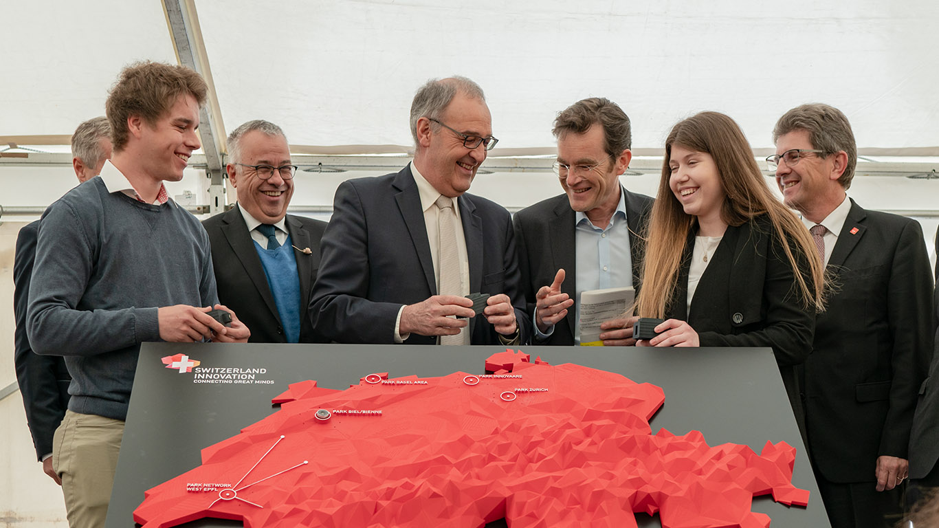 Bundesrat Parmelin setzt Grundstein zum ersten Neubau von Switzerland Innovation in Biel